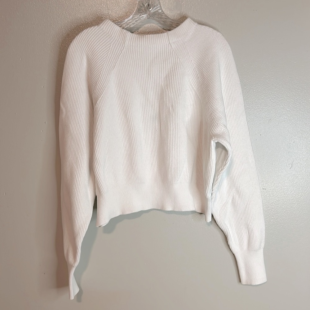 FREE PEOPLE PULLOVER SWEATER SIZE MEDIUM IN EXCELLENT CONDITION